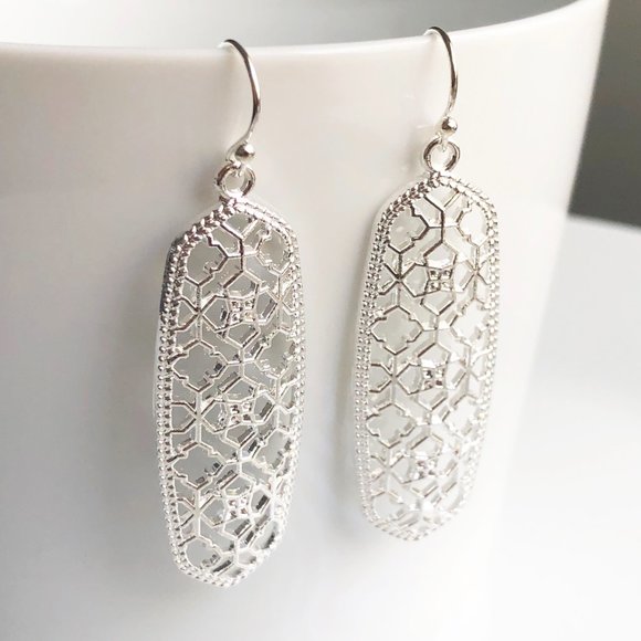 NEW Oval Filigree Earrings (silver) - Picture 3 of 7